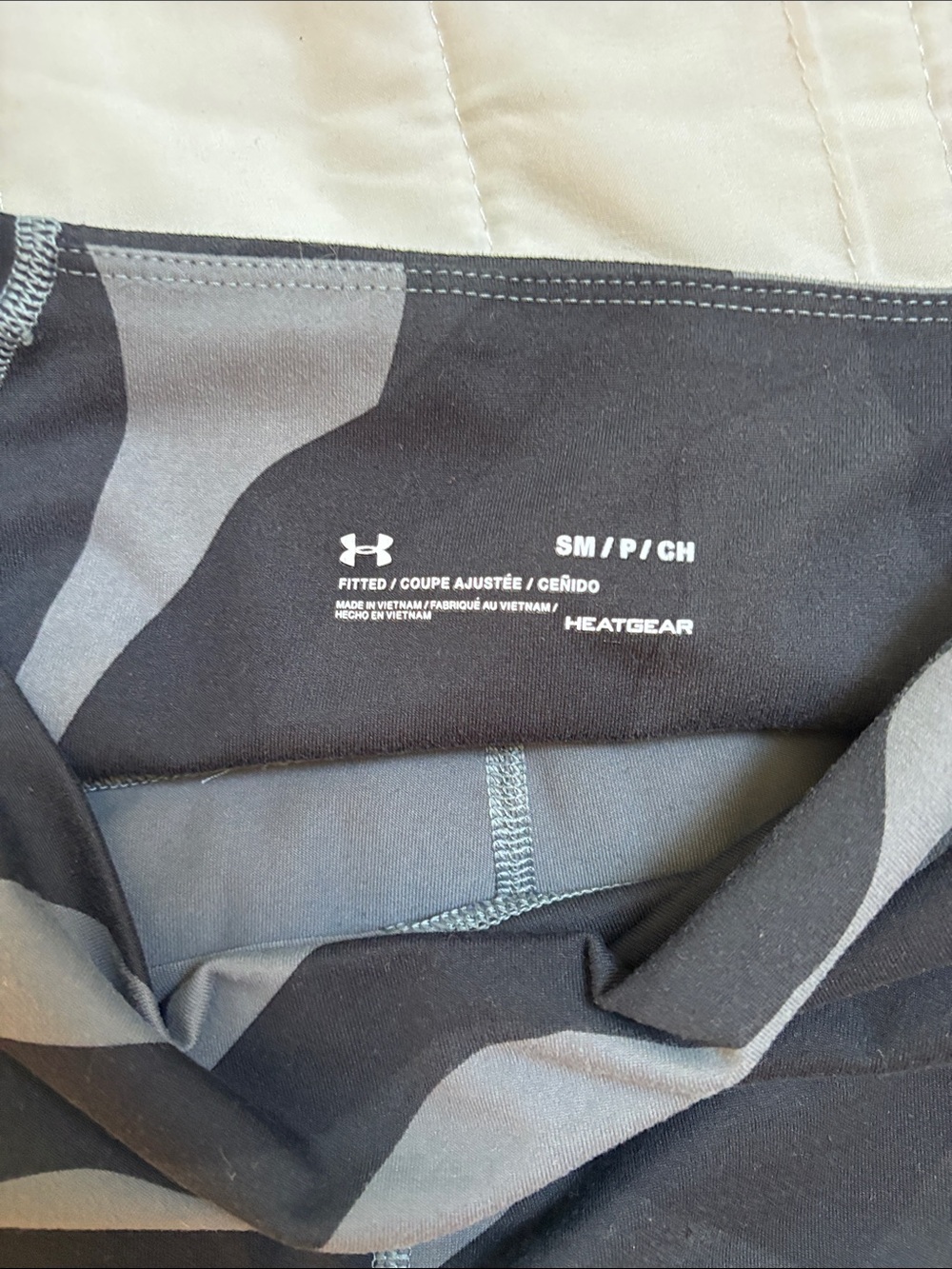 Under Armour Heat Gear Black & Gray Camo High-Waist Leggings - Picture 5 of 6